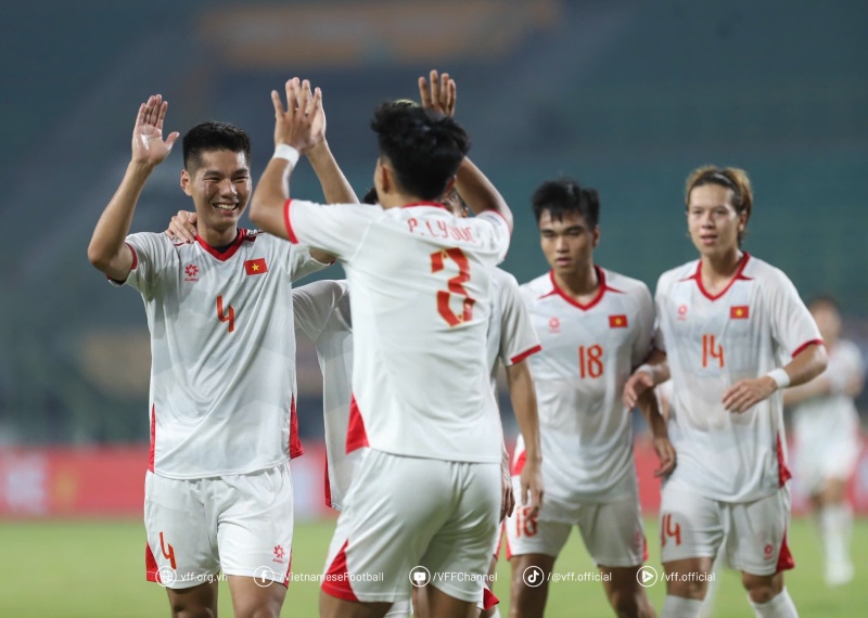 U23 Vietnam will meet U23 Cambodia in the final round of the group stage. Photo: VFF