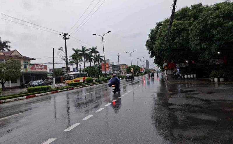 On the morning of July 22, Ha Tinh had light rain and light winds. Photo: Tran Tuan.