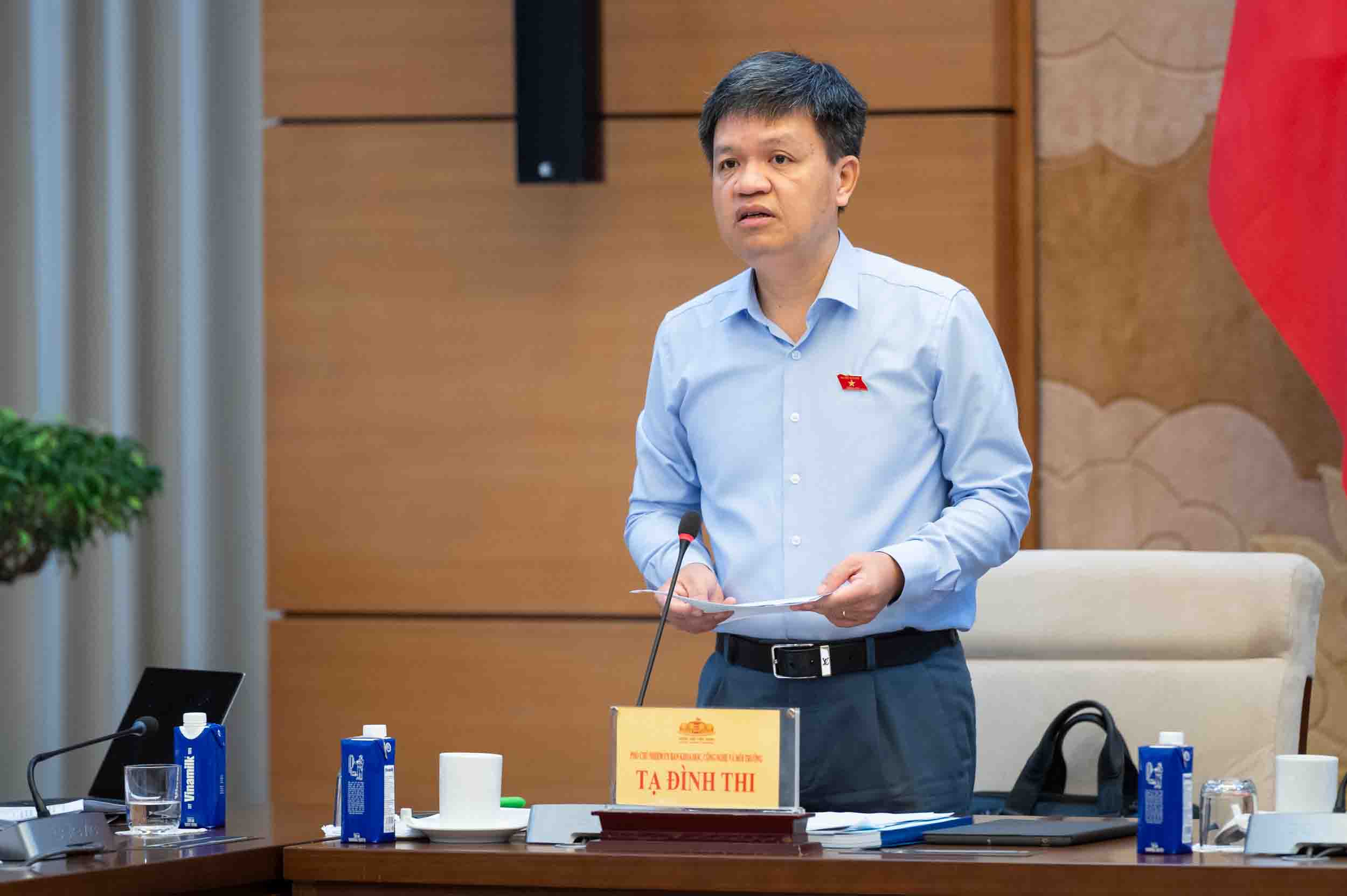 Pho Chu nhiem Uy ban Khoa hoc, Cong nghe va Moi truong Ta Dinh Thi. Anh: Pham Thang.