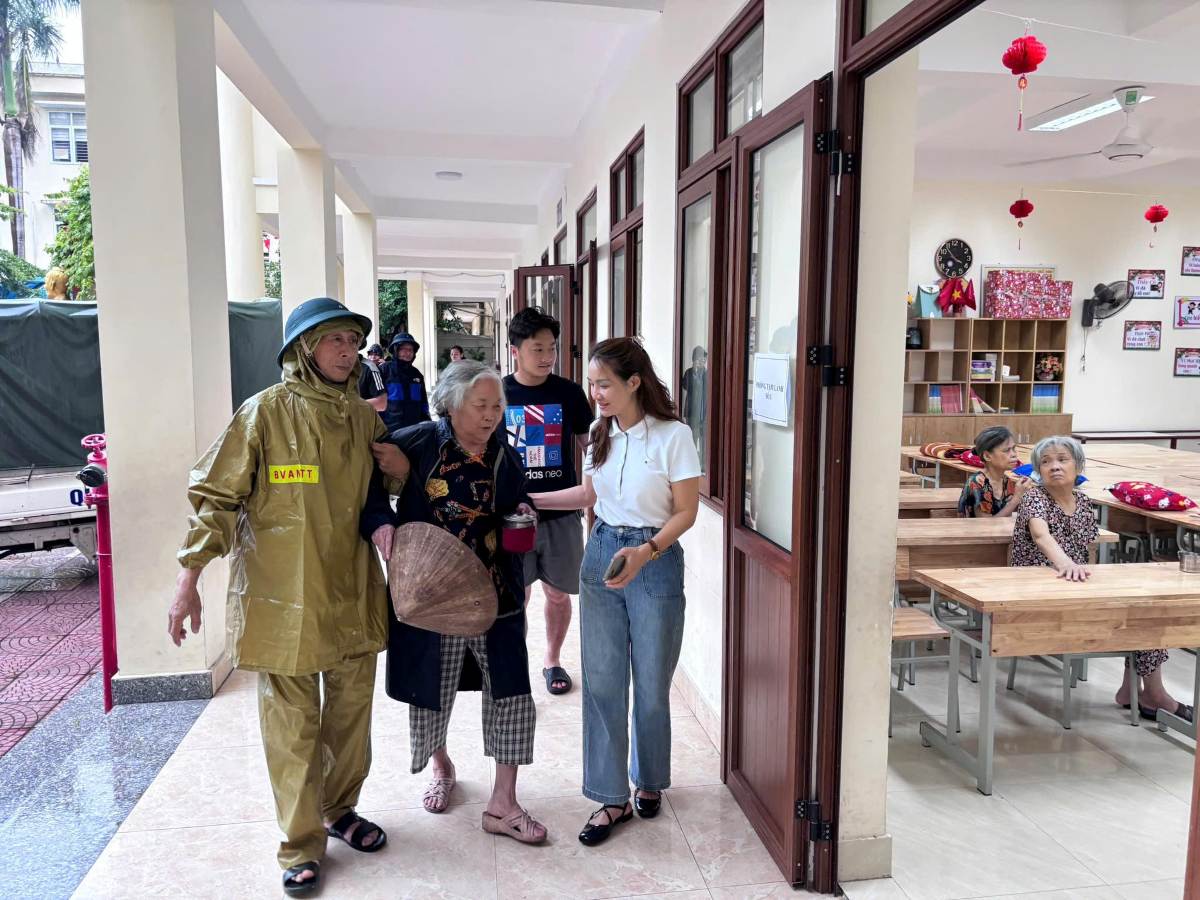 ハイフォンは、危険区域の住民を安全な避難場所に避難させました。写真:Bang Tam