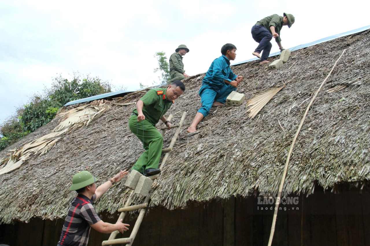 Tien hanh gia co doi voi gia dinh co nha khong dam bao. Anh: Van Duc