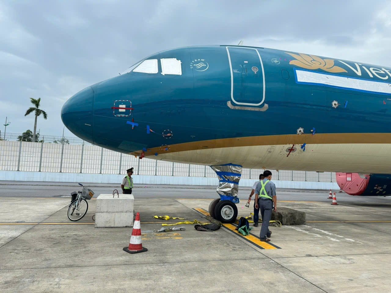 Noi Bai International Airport is staffed with Wipha storm prevention aircraft. Photo: ACV