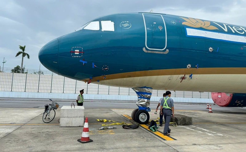 Noi Bai International Airport is staffed with Wipha storm prevention aircraft. Photo: ACV