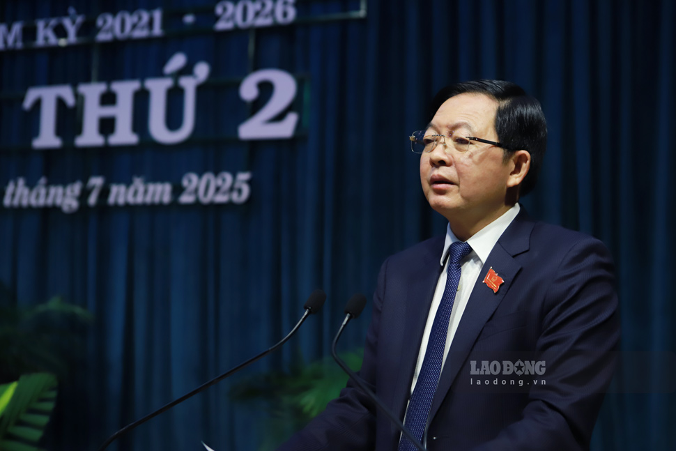 Gia Lai Lai Provincial Party Committeeの秘書Ho Quoc Dungは会議に向けられました。写真：Hoai Phuong