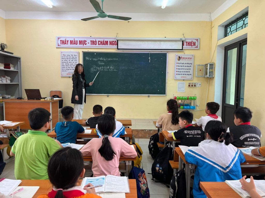 The retirement regime at an older age for teachers in public educational institutions is stipulated in the 2025 Teachers' Law. Photo: Phuong Trang