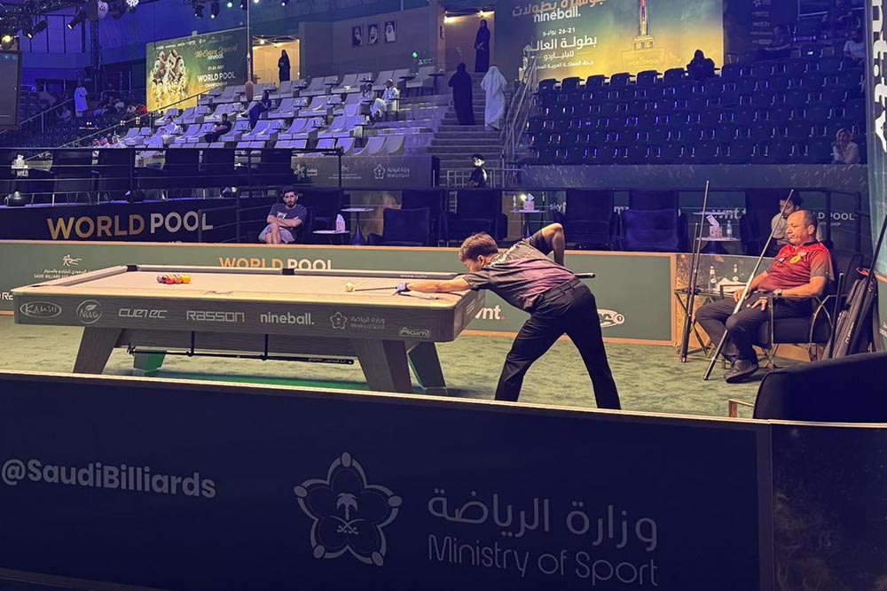 2025년 세계 포켓 9볼 대회에서 Shane Van Boening과의 경기에서 Luong Duc Thien. 사진: An Nhiet