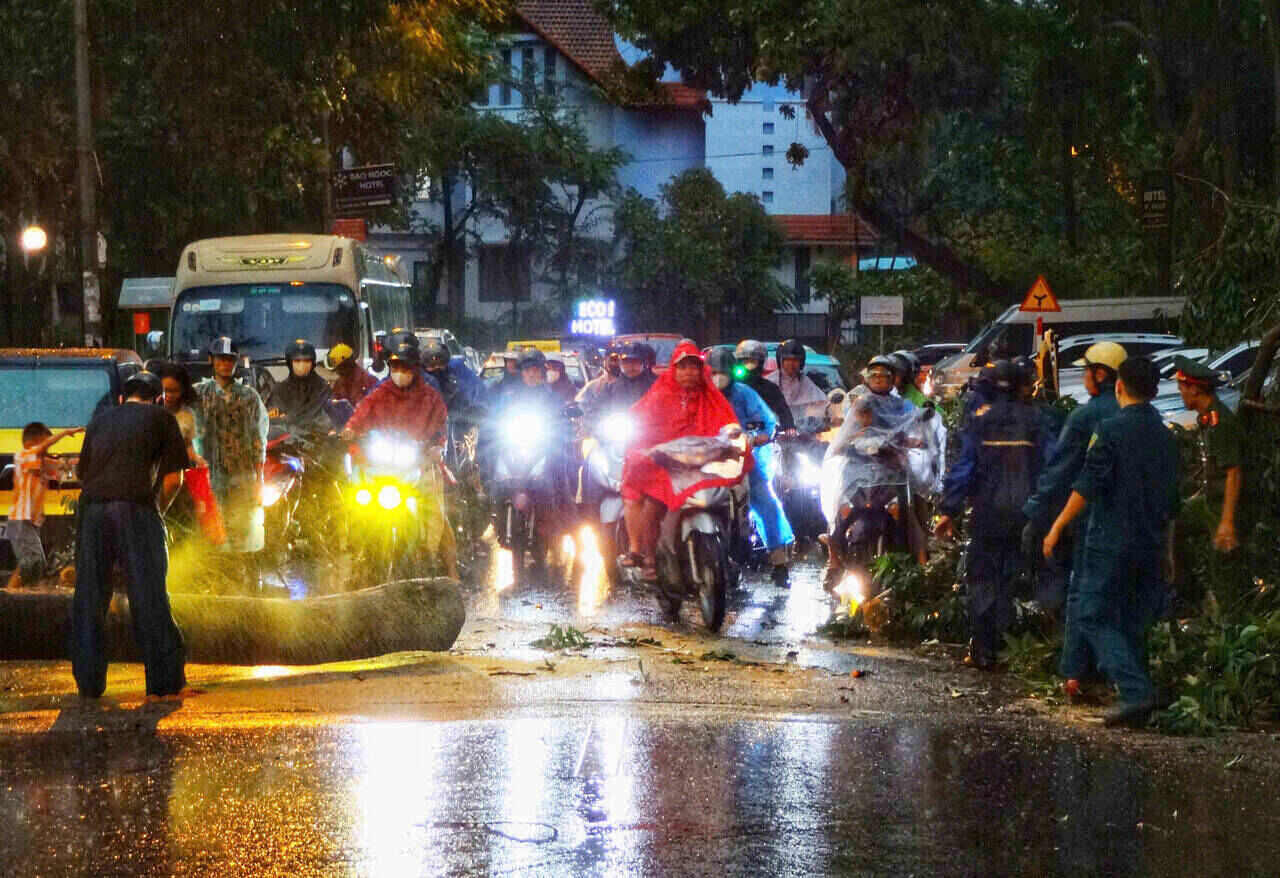 La tormenta de wipha se preparo para aterrizar el norte pronostico que habria fuertes lluvias, tormentas electricas y truenos. Foto: para el