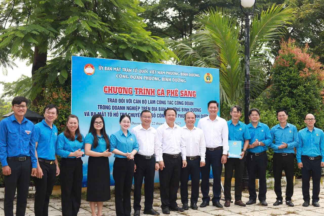 Day la chuong trinh ca phe sang dau tien cua lanh dao phuong Binh Duong voi can bo Cong doan tren dia ban. Anh: Dinh Trong