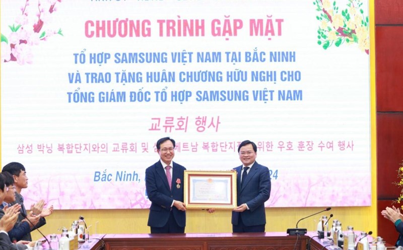 Mr. Choi Joo Ho was awarded the Friendship Medal in January 2024. Photo: Bac Ninh Portal