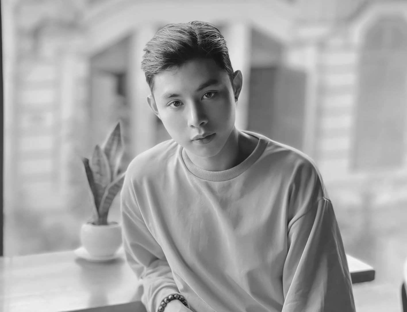 俳優のホアン・ソンは、アーティストMinh Nhiの学生です。写真：提供されたステージ.