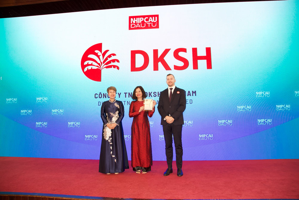 DKSH Vietnam was honored in the "Top 50 sustainable development enterprises" thanks to its continuous commitment to ESG. Photo: Provided by the enterprise