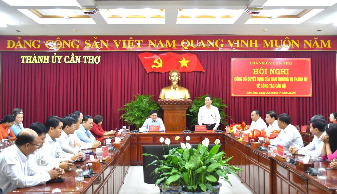 Quang canh hoi nghi. Anh: Ta Quang