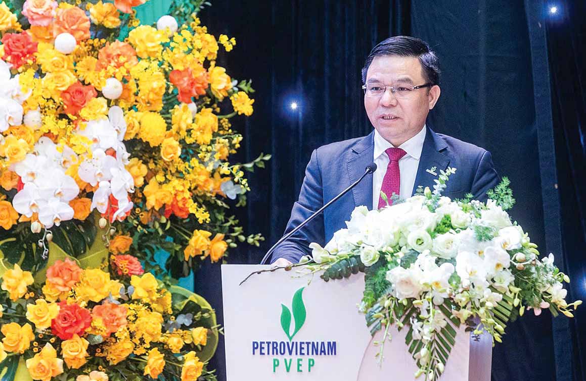 레만훙(Le Manh Hung) 페트로베트남 당위원회 서기 겸 이사회 의장 - 2025-2030 임기 제4차 PVEP 당위원회 대표자 대회 - 페트로베트남 당위원회 시범 대회에서 지시 연설을 하고 있습니다. 사진: 만쭝(Manh Chung)