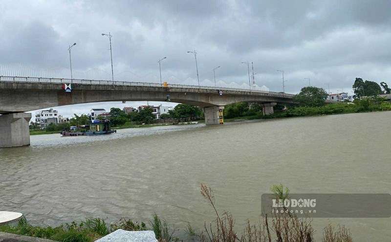 The water level of Tra Ly River (Hung Yen) PV recorded at around 11:30 on July 22. Photo: Ha Vi