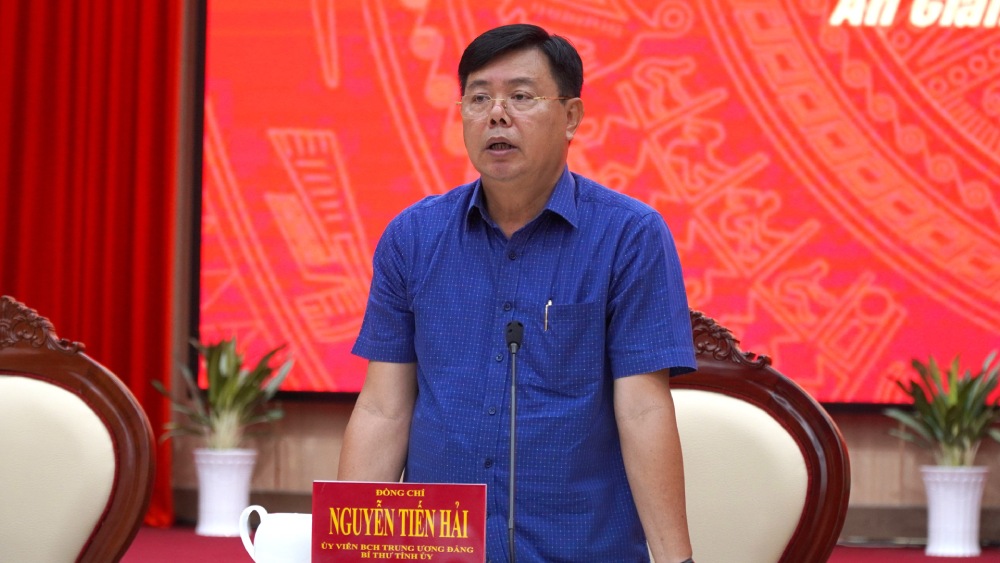 Bi thu Tinh uy An Giang Nguyen Tien Hai phat bieu. Anh: Nam Phuong