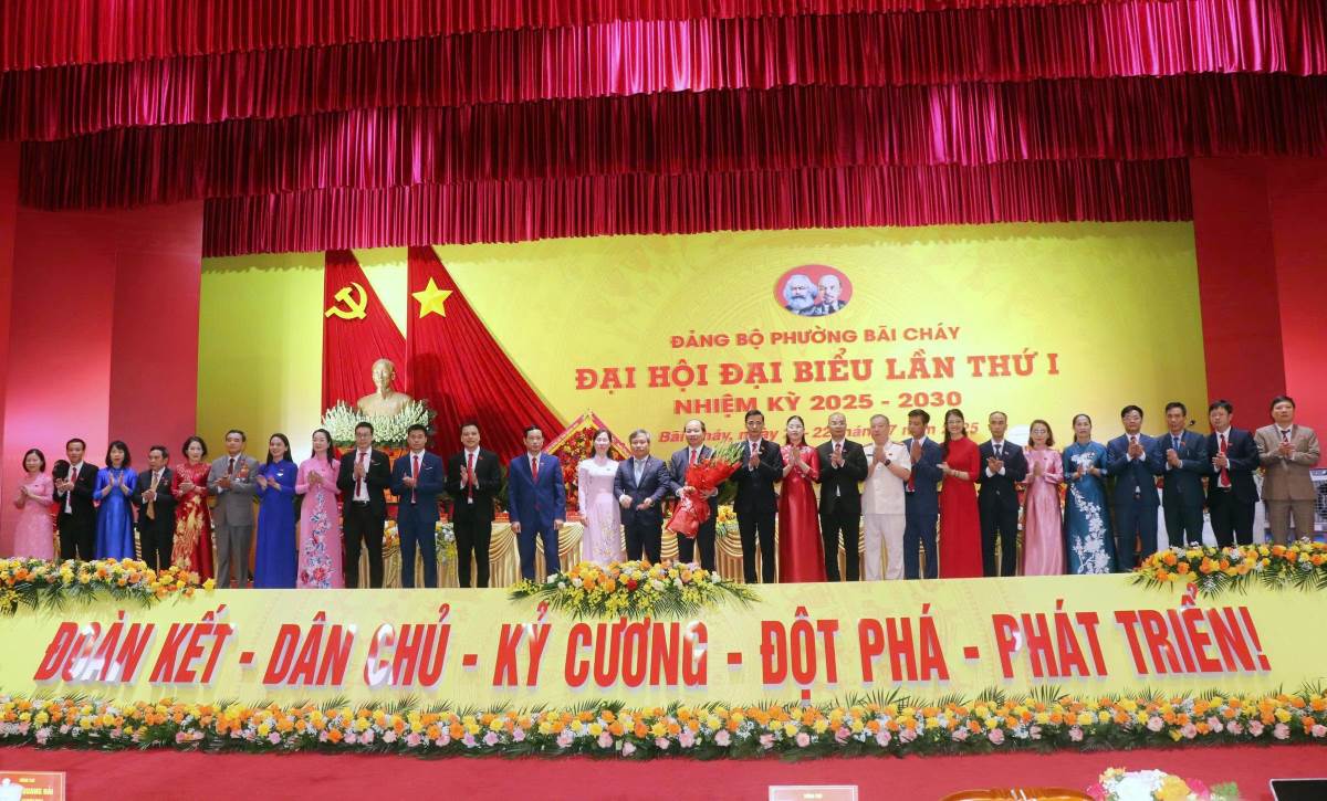Ra mat Ban Chap hanh Dang bo phuong Bai Chay, nhiem ky 2025-2030. Anh: Nguyen Hung