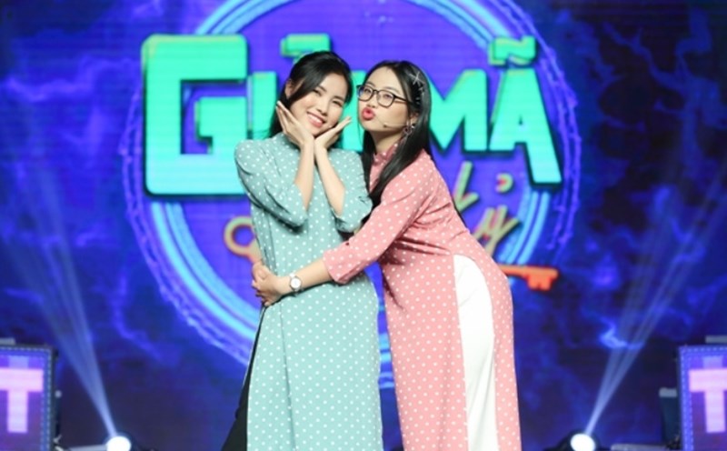 Phuong My Chi and her sister. Photo: "Gai ma Tri ky" program in 2020