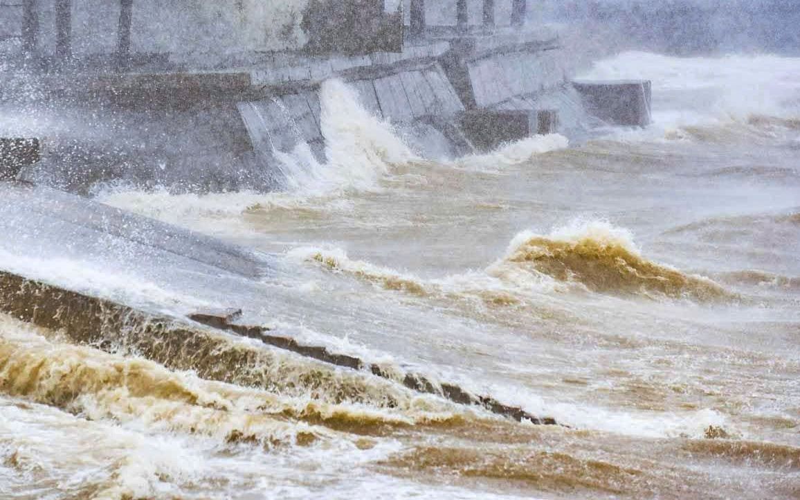 bao so 3の影響、海辺観光地ハイティエンの波の激しい波。写真:Quach Du