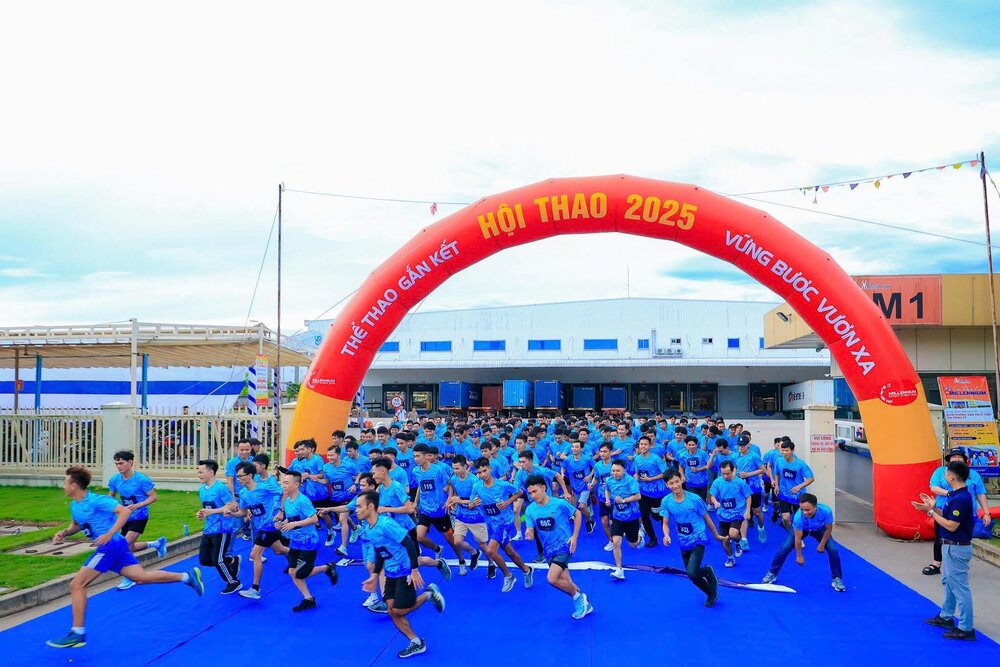 달리기 종목에 참가한 선수들. 사진: 꽝응아이 노동조합