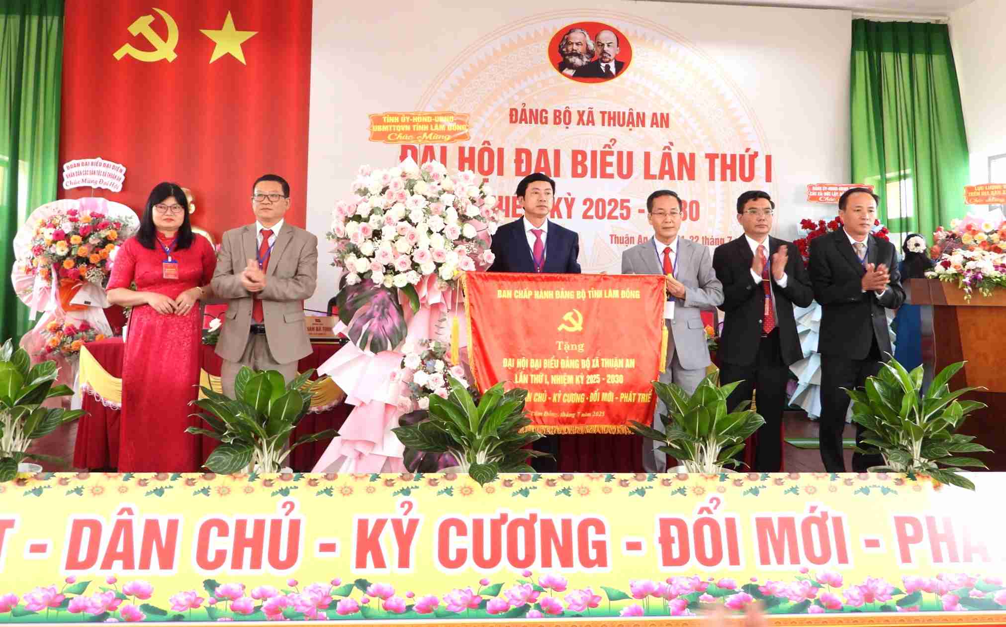 The Party Congress of Thuan An Commune - the border area of Lam Dong Province was a great success. Photo: Bao Trung