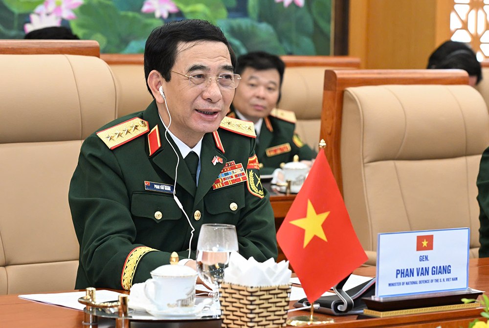Dai tuong Phan Van Giang tai buoi hoi dam. Anh: Nguyen Hai