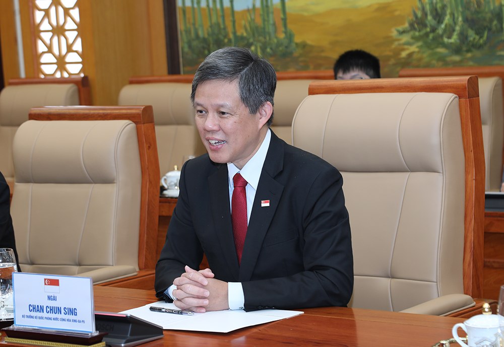 Bo truong Bo Quoc phong Singapore Chan Chun Sing phat bieu tai hoi dam. Anh: Nguyen Hai