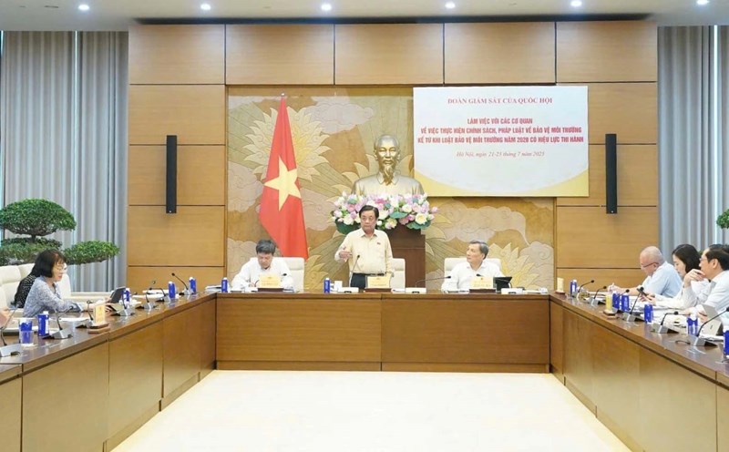 Vice Chairman of the National Assembly Le Minh Hoan requested the Ministry of Finance to ensure capital for key national environmental projects, especially waste and wastewater treatment. Photo: The Anh.
