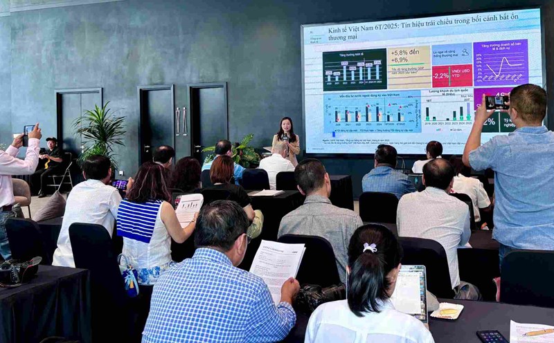 Ms. Duong Thuy Dung, CEO of CBRE Vietnam, informed about the real estate market in Da Nang on July 22. Photo: An Thuong