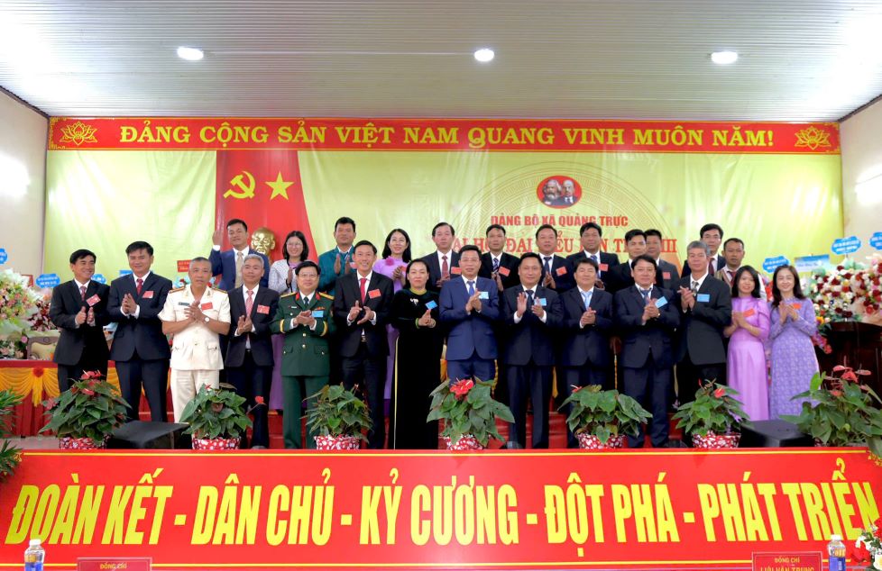 大会に参加した代表者が記念写真を撮る。写真:Sao Mai