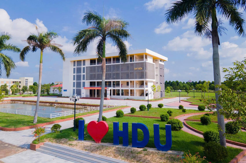 Hong Duc University has just informed about the floor score. Photo: School