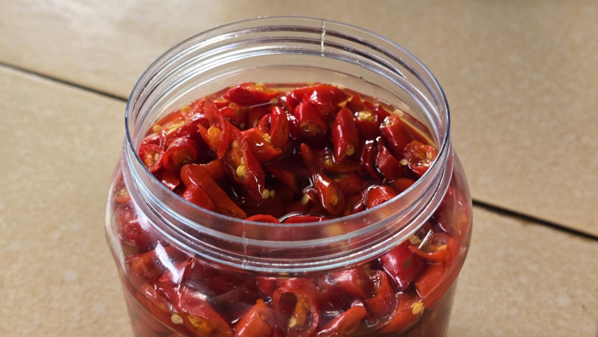 맘에 절인 고추는 폭풍우 치는 날씨에 가족 식사의 풍미를 더하는 데 매우 적합합니다. 사진: 뚜언 닷