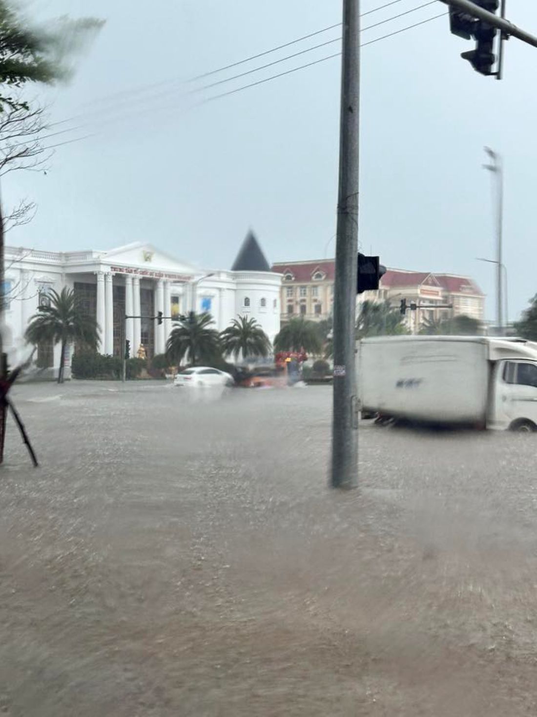 Duong 39m doan qua Toa an Nhan dan tinh Thanh Hoa.