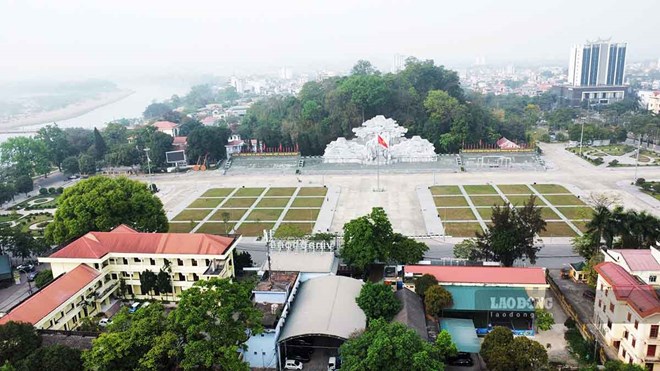 합병 후 간부와 공무원을 위한 숙소를 마련하기 위해 많은 시설과 공무원 주택이 활용되었습니다. 사진: 비엣 박.