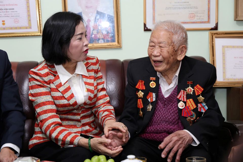 国会の副会長nguyen thi than写真：ラムホン