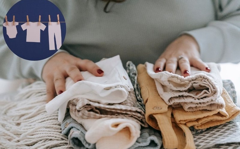 To ensure the safety of your baby's skin, parents should sort clothes before washing them. Graphics: Mai Huong