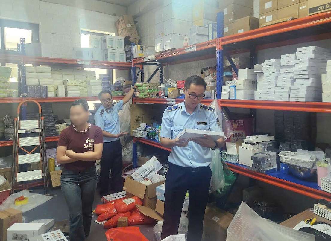 The business owner confessed that all household goods sold at the business establishment were floating on the market with the purpose of reselling for profit. Photo: Department of Domestic Market Management and Development.