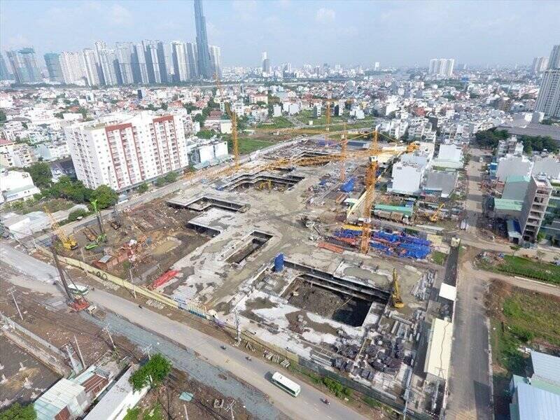 Real estate businesses are tired of the story of calculating land use fees. Photo: Bao Chuong
