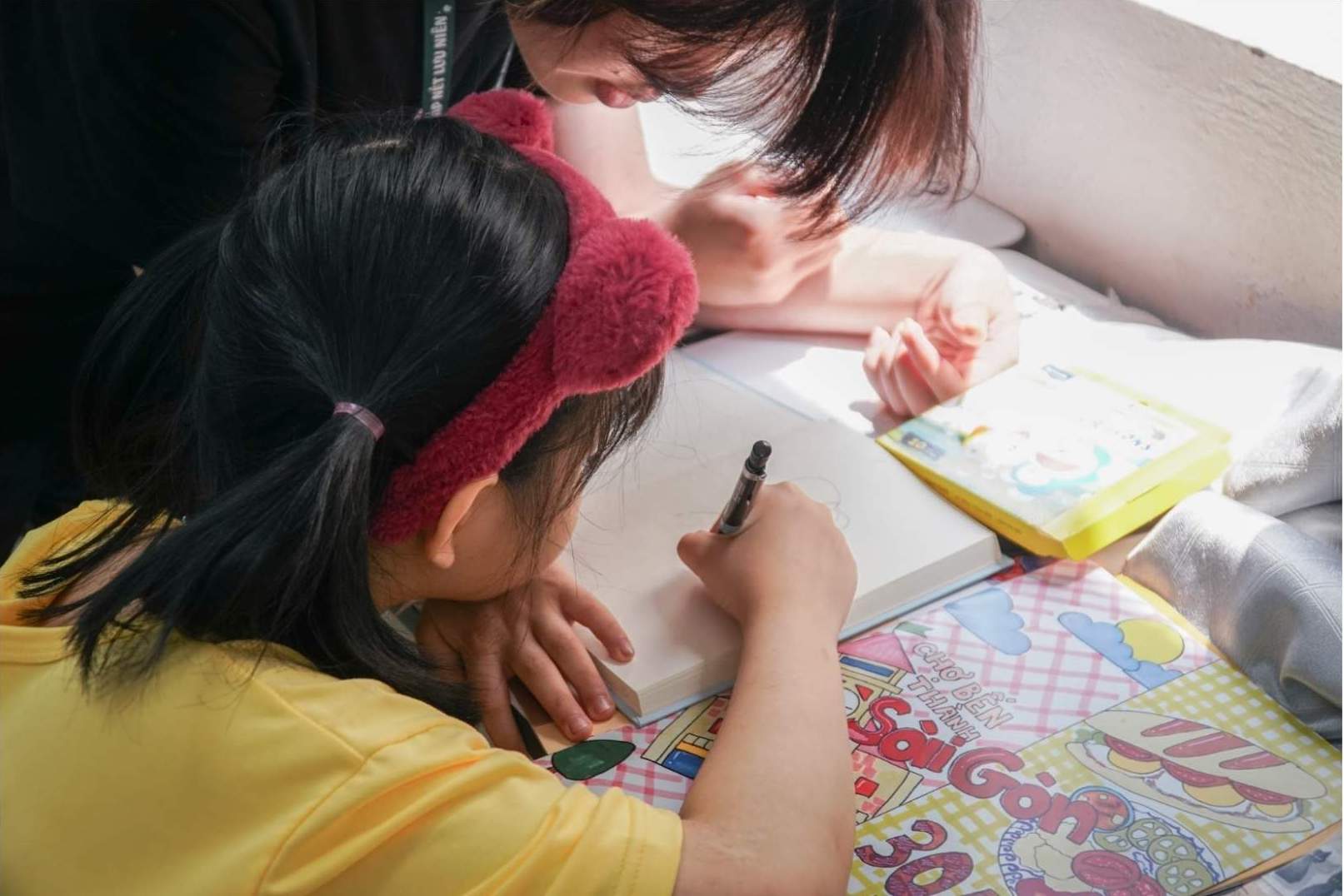Thông qua các trải nghiệm thực tế, trại hè giúp các em hiểu và thể hiện chính mình. Ảnh: Scribbles