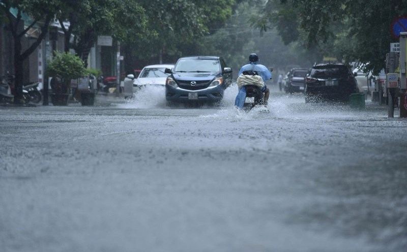 Storm No. 3 Wipha caused heavy rain in Thanh Hoa today, July 22. Photo: Tran Lam