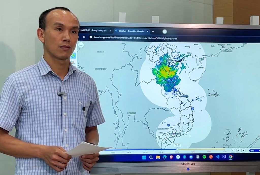 Ong Hoang Phuc Lam trao doi thong tin ve bao so 3 Wipha.