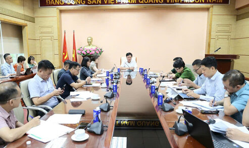 Meeting on giving opinions on the development of the Law on Food Safety (amended) with the goal of promptly resolving limitations and shortcomings. Photo: Ministry of Health