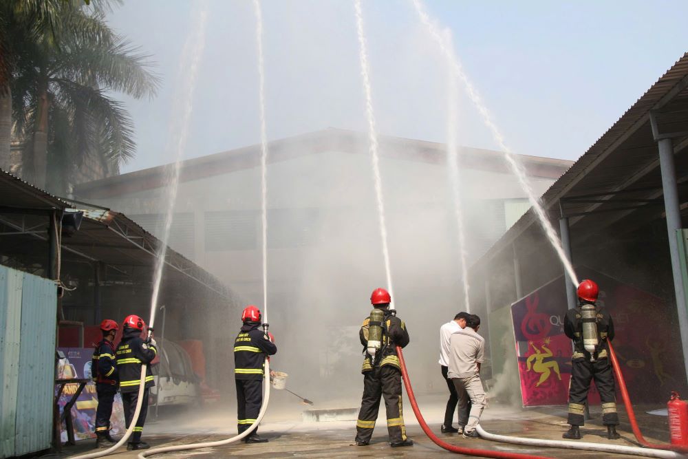 Da Nang reviews fire prevention and fighting procedures and proposes adding firefighting teams in the area. Photo: Tran Thi