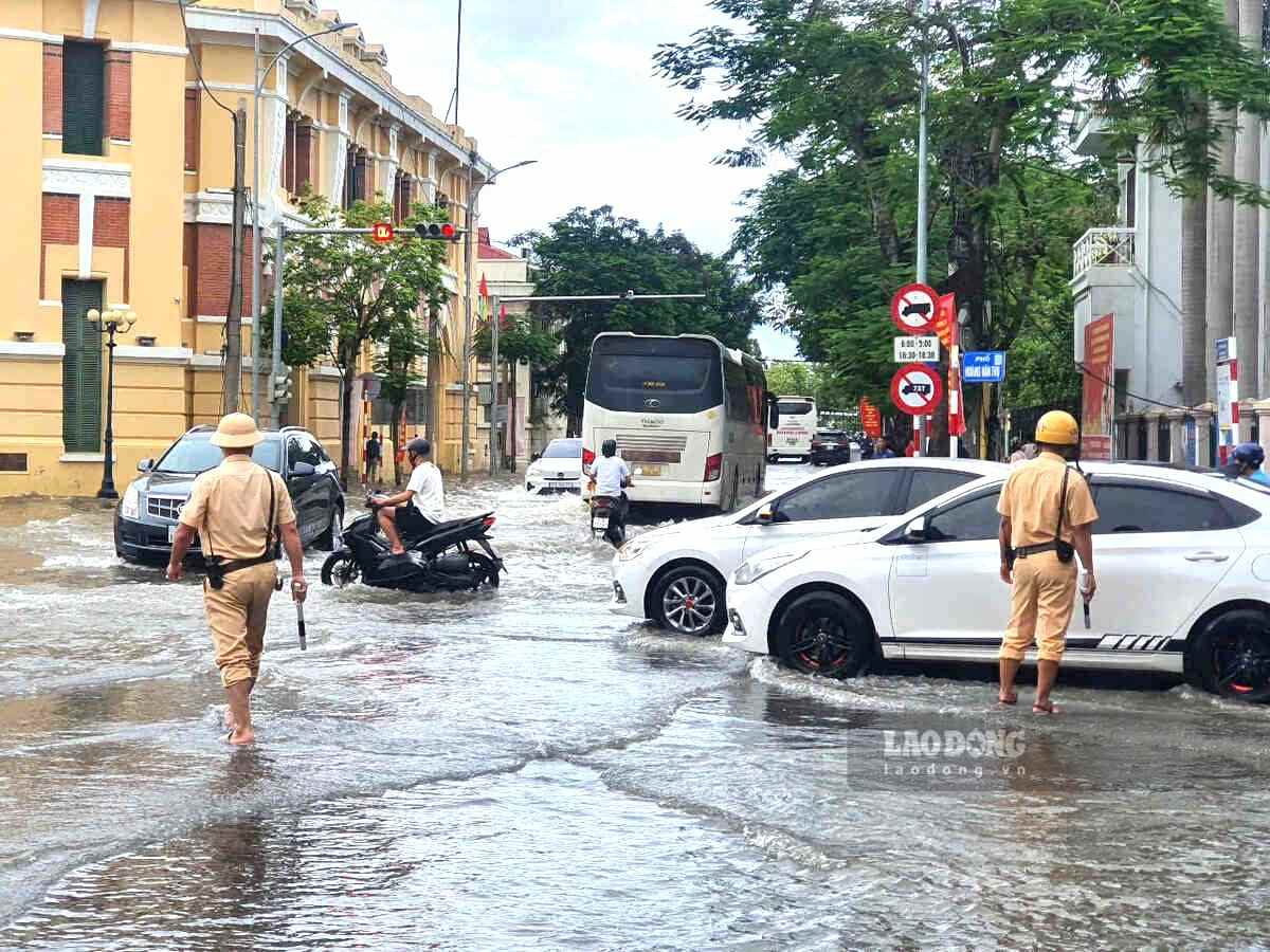 제3호 태풍 후 질주하는 많은 하이퐁시 사진: Mai Chi