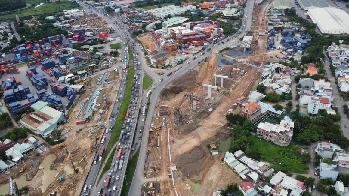 Image of Tan Van intersection (HCMC) congested on July 16. Photo: Dinh Trong