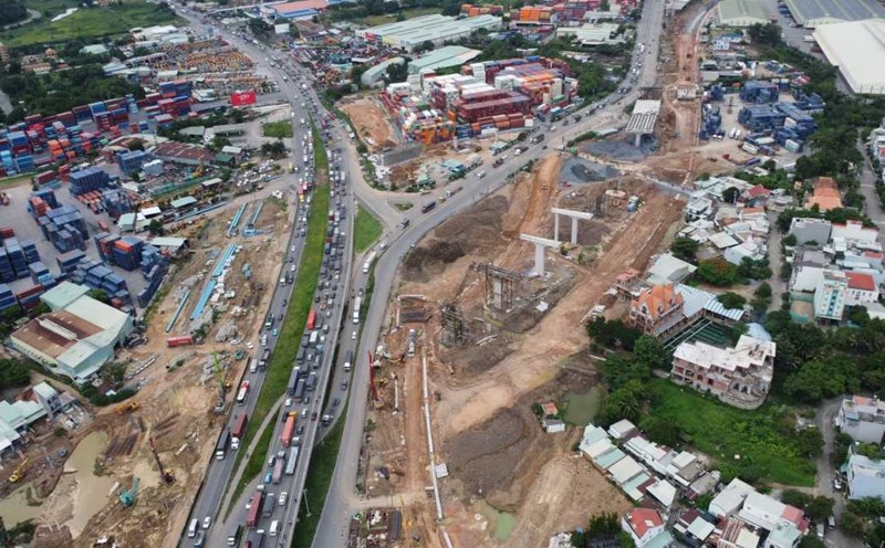Image of Tan Van intersection (HCMC) congested on July 16. Photo: Dinh Trong