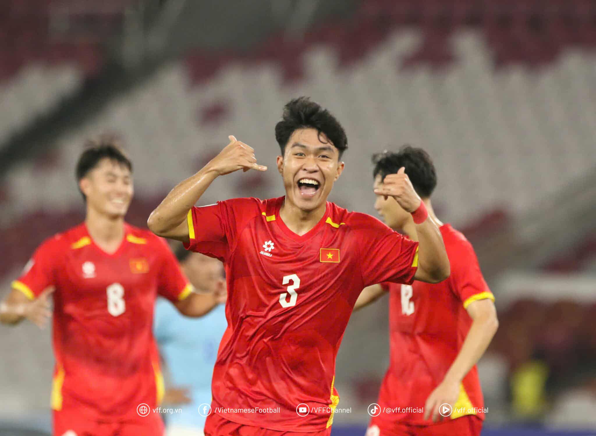 Cau thu U23 Viet Nam an mung ban mo ti so. Anh: VFF