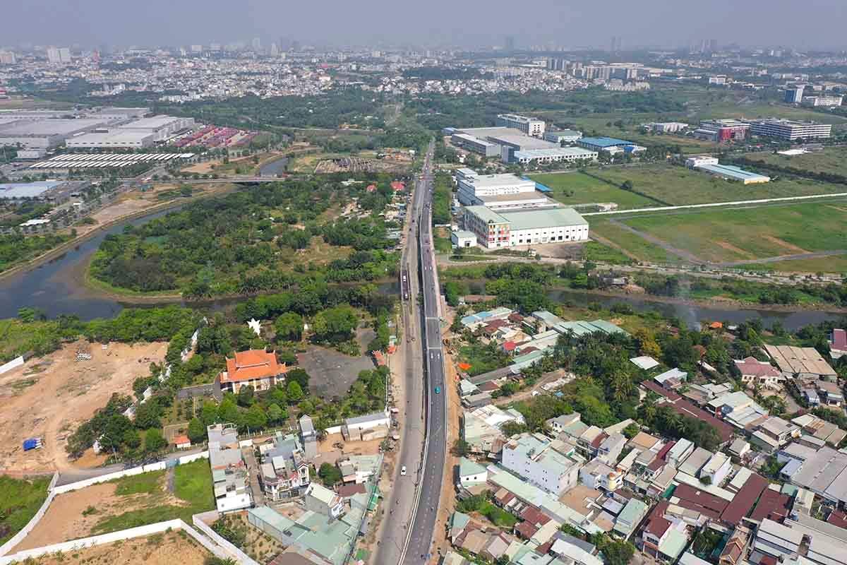 Tang Long Bridge (HCMC) has just completed a branch after more than 7 years of construction. Photo: Anh Tu