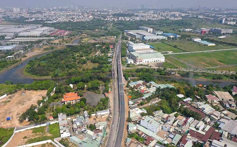 Tang Long Bridge (HCMC) has just completed a branch after more than 7 years of construction. Photo: Anh Tu