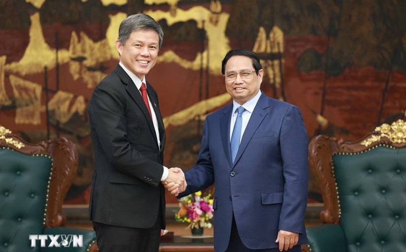 Politburo member and Prime Minister Pham Minh Chinh received Mr. Chan Chun Sing. Photo: VNA