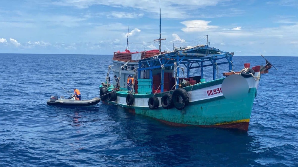巡航監視装置の輸送に関連する違反漁船。写真:BTL Vung CSB4